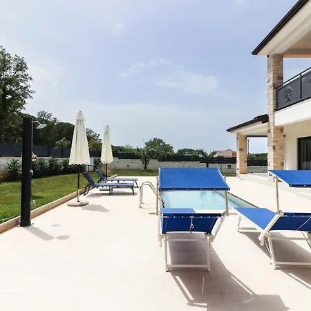 Dream With Pool -
